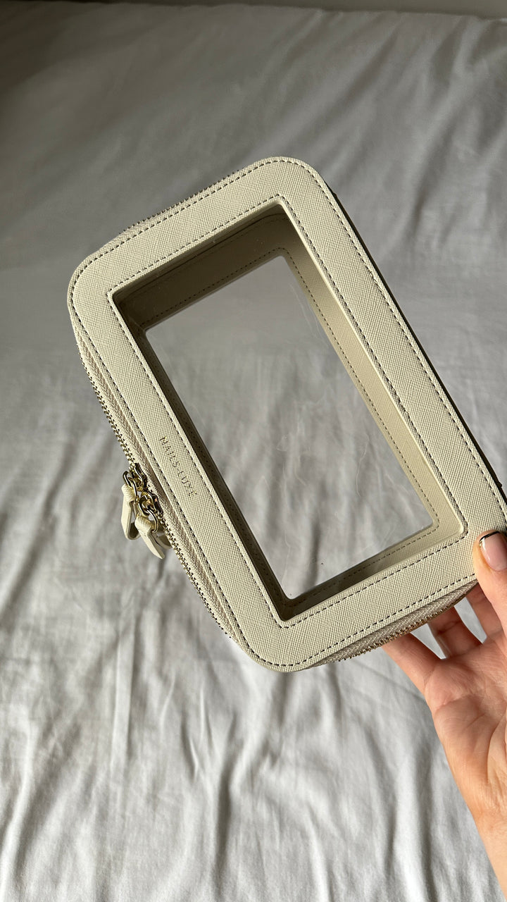 Photograph by @byleah.x