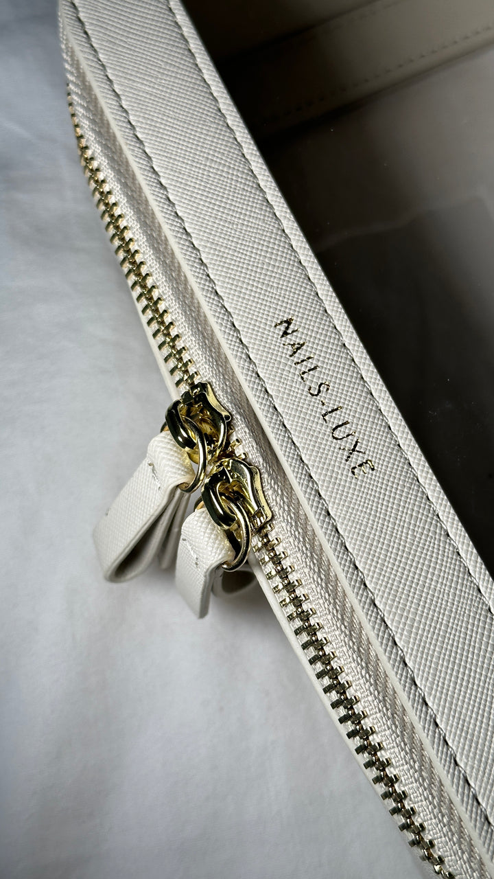 Photograph by @byleah.x