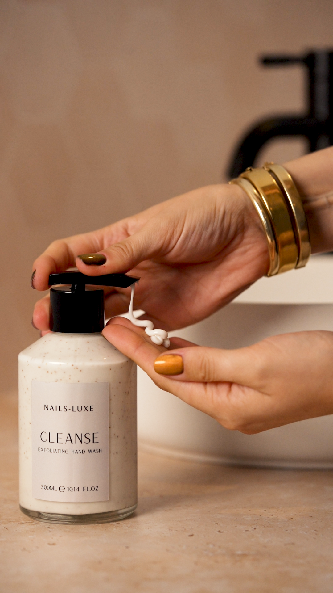 Cleanse Exfoliating Hand Wash 300ml