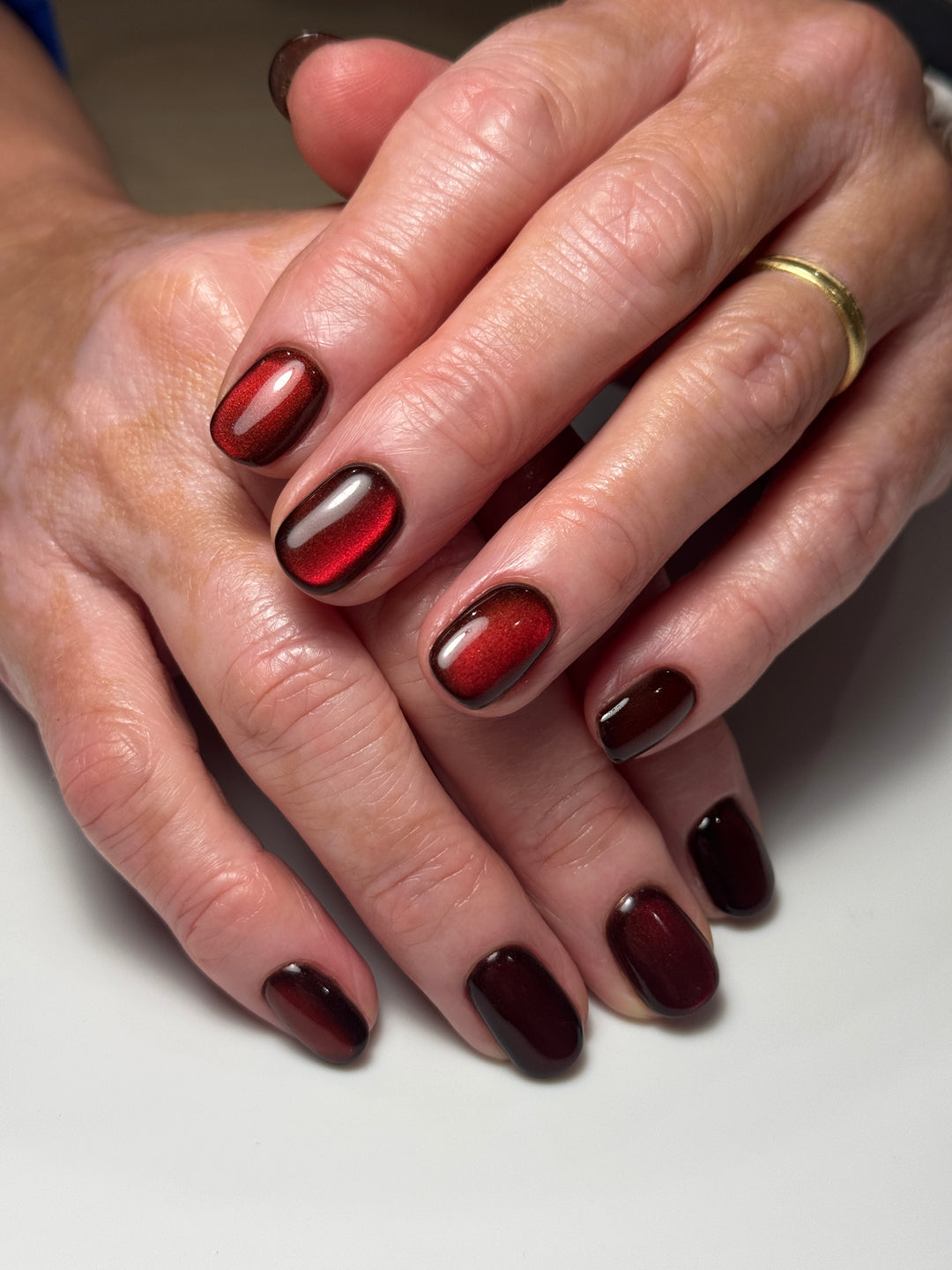 Scarlet Silk Cat Eye Powder