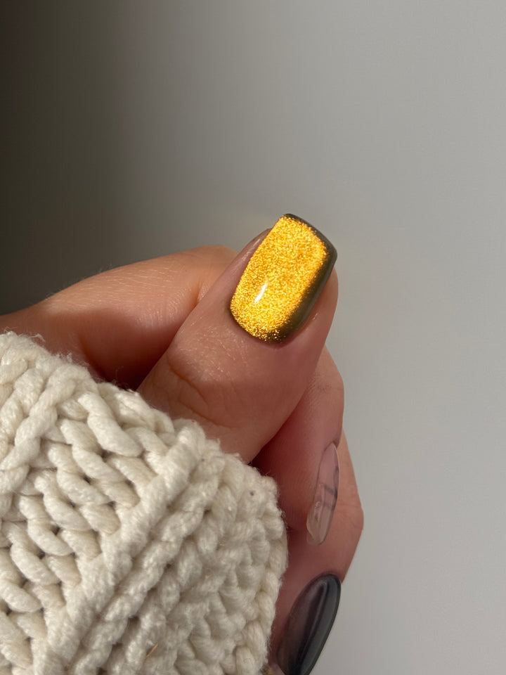 Gilded Gold Cat Eye Powder