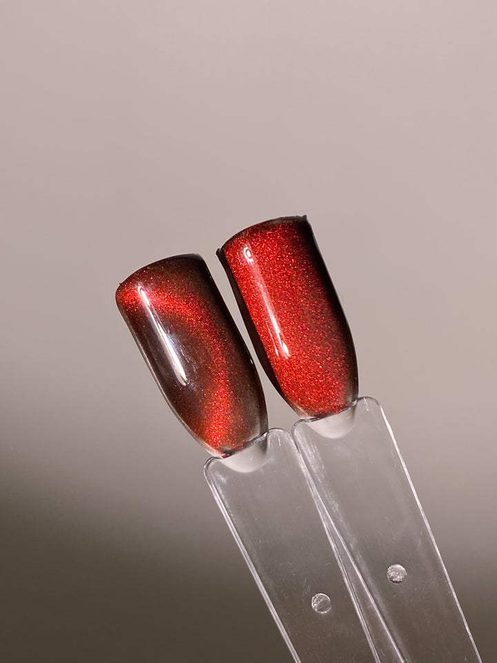 Scarlet Silk Cat Eye Powder