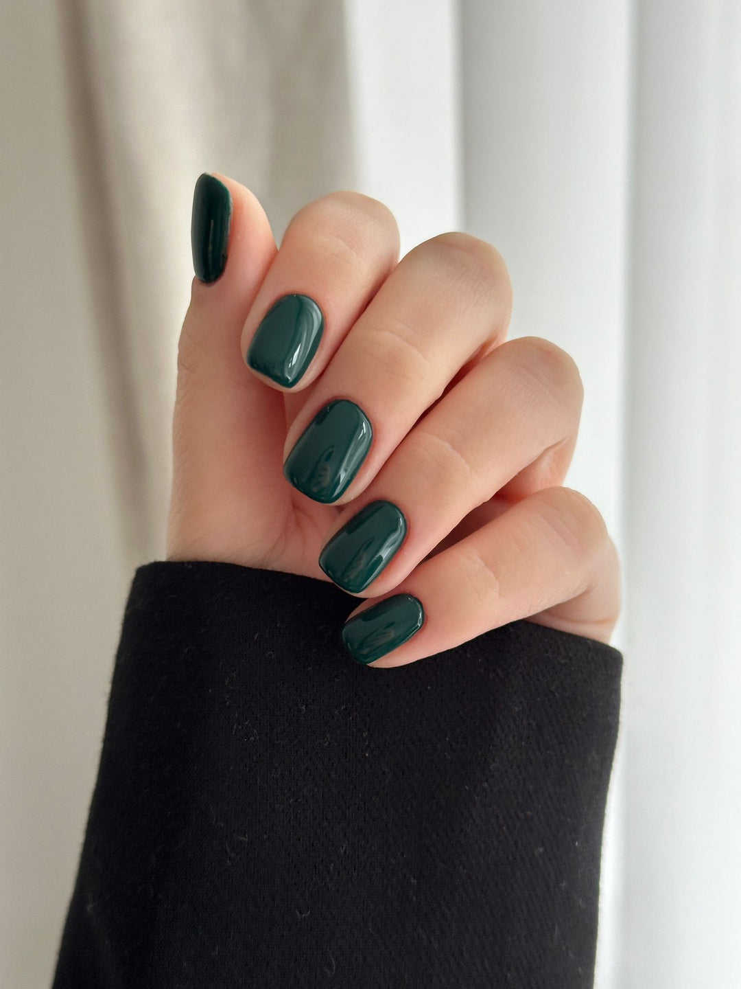 Emerald Green Nails That Shine